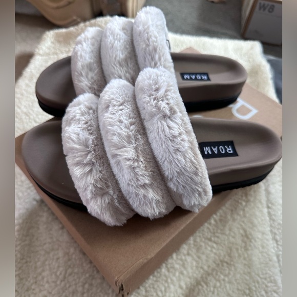 ROAM BUNNY SLIDER CEMENT FAUX FUR 38/8 NIB - Picture 2 of 4